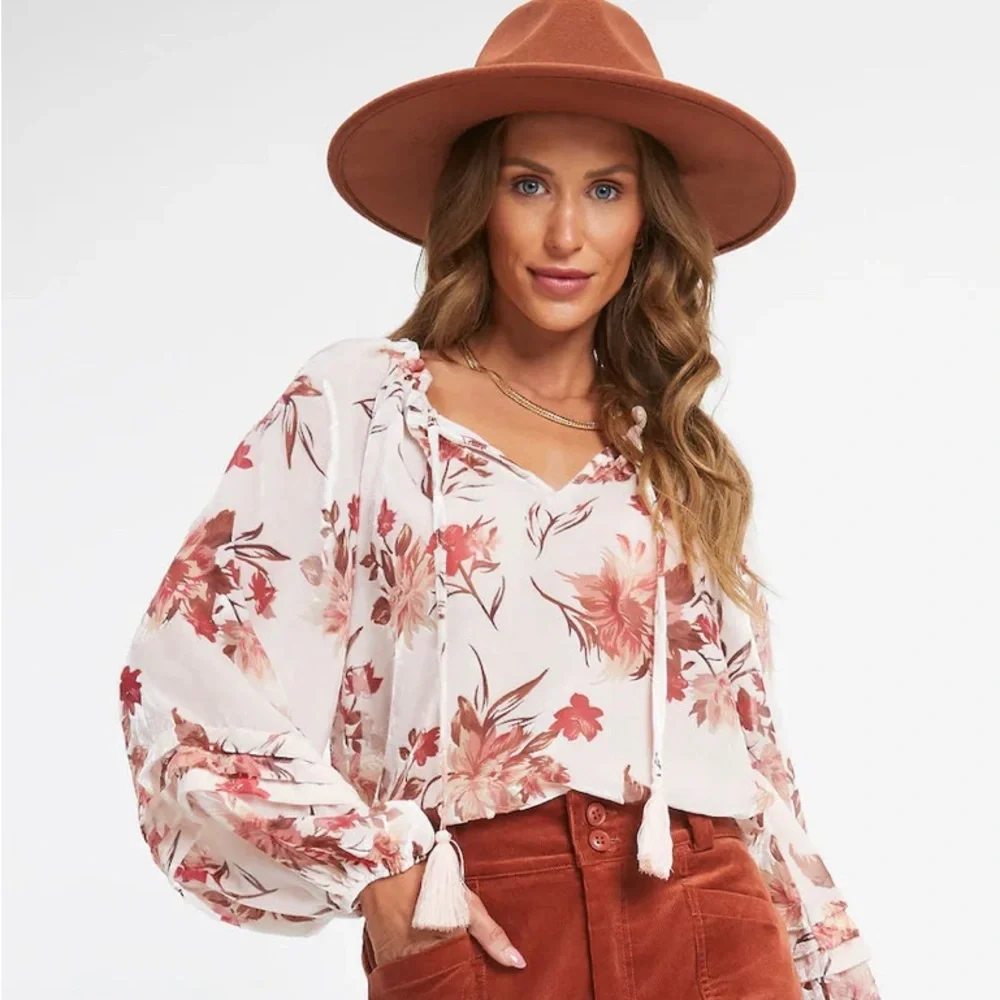 NWT Vici Arden Floral Burnout Velvet Top |Size XS - Picture 4 of 5